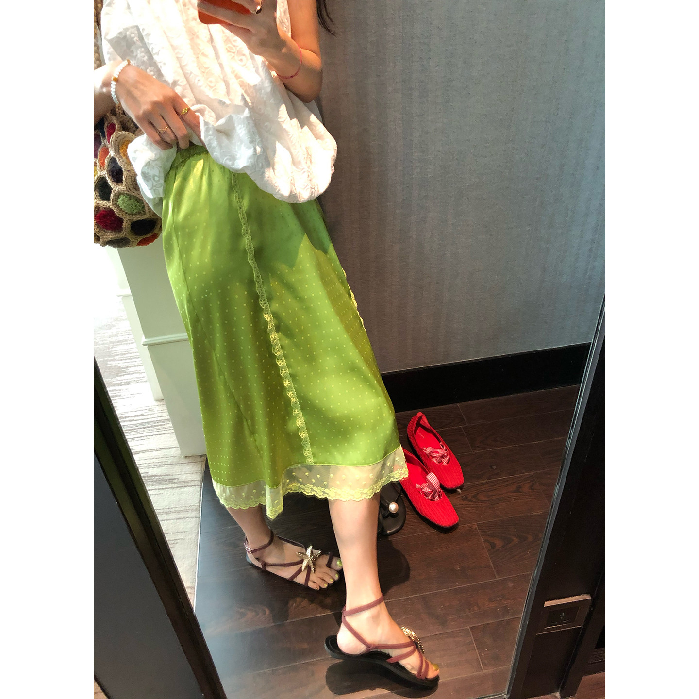 落落狷介半身裙女2026新款绿色蕾丝拼接波点半裙小个子松紧腰裙子