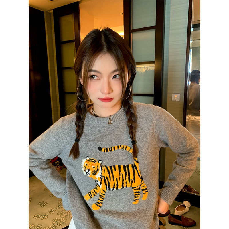 落落狷介灰色毛衣女冬季2024新款设计感宽松上衣毛线衣内搭小个子