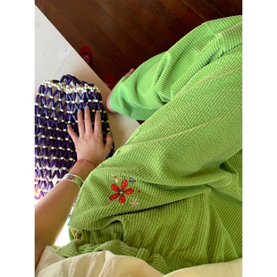 今年流行款 绿色灯芯绒阔腿裤 裤 花苞裤 子女2026年新款 落落狷介