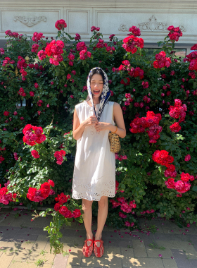 落落狷介 夏日绝美小裙子小众不撞款连衣裙白色刺绣镂空无袖亚麻