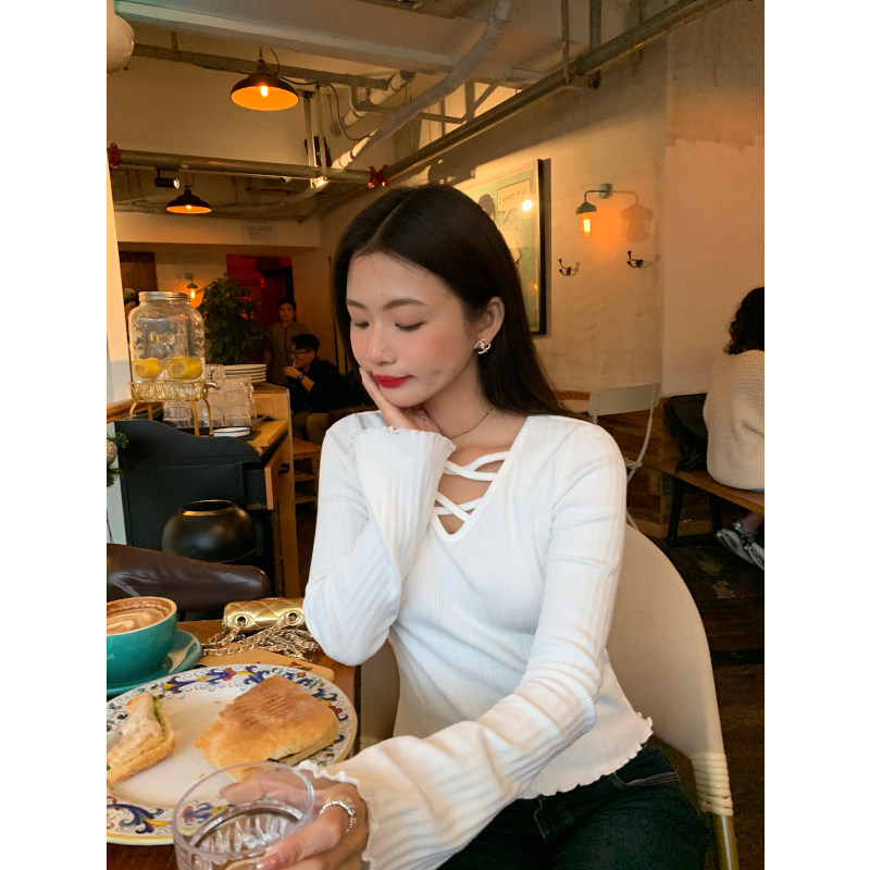 落落狷介白色设计感针织衫女