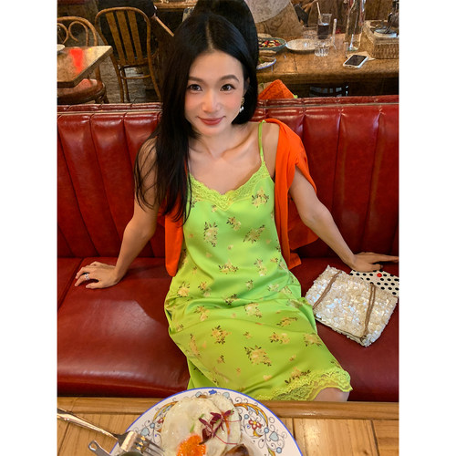 落落狷介绿色碎花吊带套装裙女