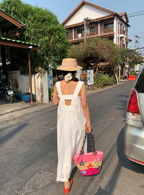 落落狷介 今年流行的漂亮裙子白色背带裙小个子方领设计感连衣裙
