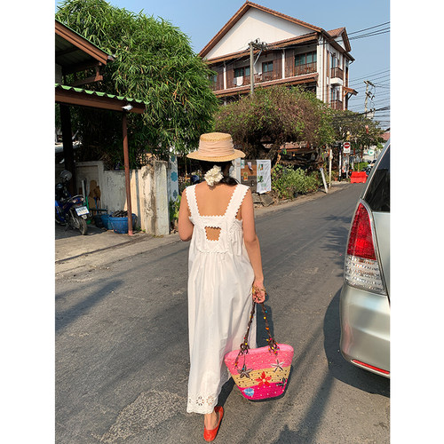 落落狷介方领白色背带裙女