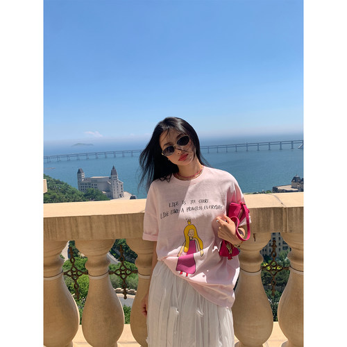 落落狷介粉色宽松T恤女