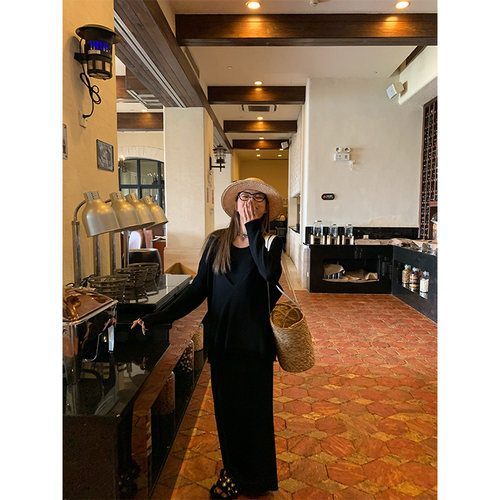 落落狷介黑色针织连衣裙女两件套