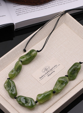 绿色长款皮绳毛衣链高级感