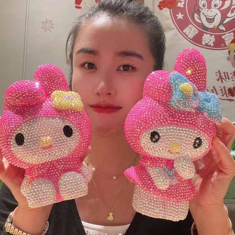 麦乐迪娃娃贴钻公仔玩具礼品手工diy美乐蒂搪胶粘钻玩偶储蓄罐