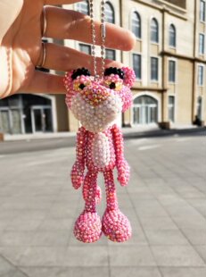 可爱粉红豹挂件镶钻玩具车钥匙扣顽皮豹公仔小挂件钥匙链车饰品