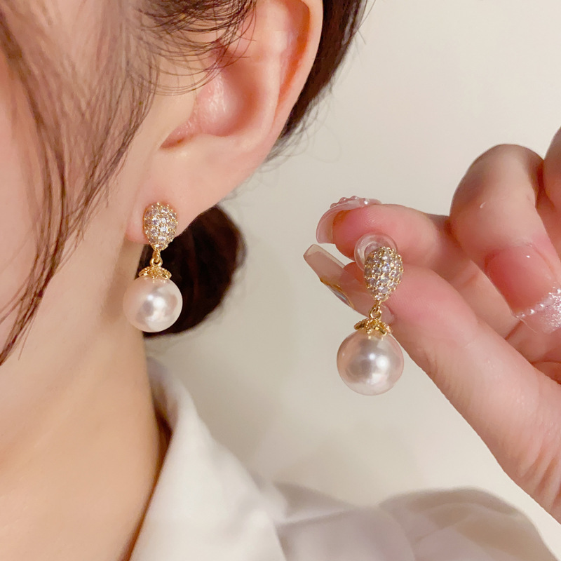 s925银针精致小巧微镶锆石水滴型珍珠耳钉女时尚轻奢优雅耳环