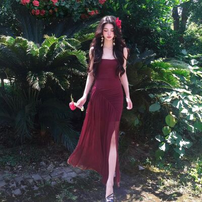 2026夏日氛围感小裙子海边拍照绝美红色吊带连衣裙性感修身长裙子