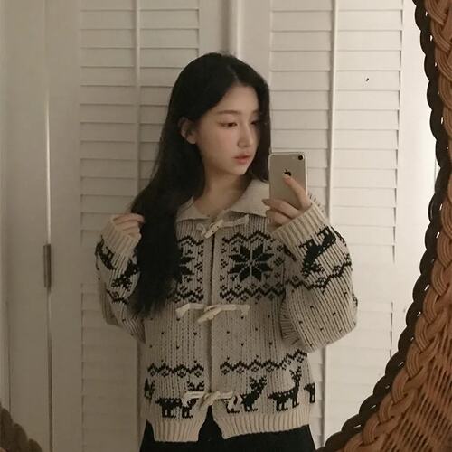 已出货。韩国ins 设计感重工提花大翻领牛角扣毛衣开衫