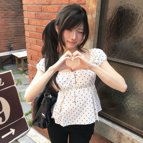已出货 韩国ins博主 甜美少女风 清新波点方领泡泡袖收腰显瘦上衣