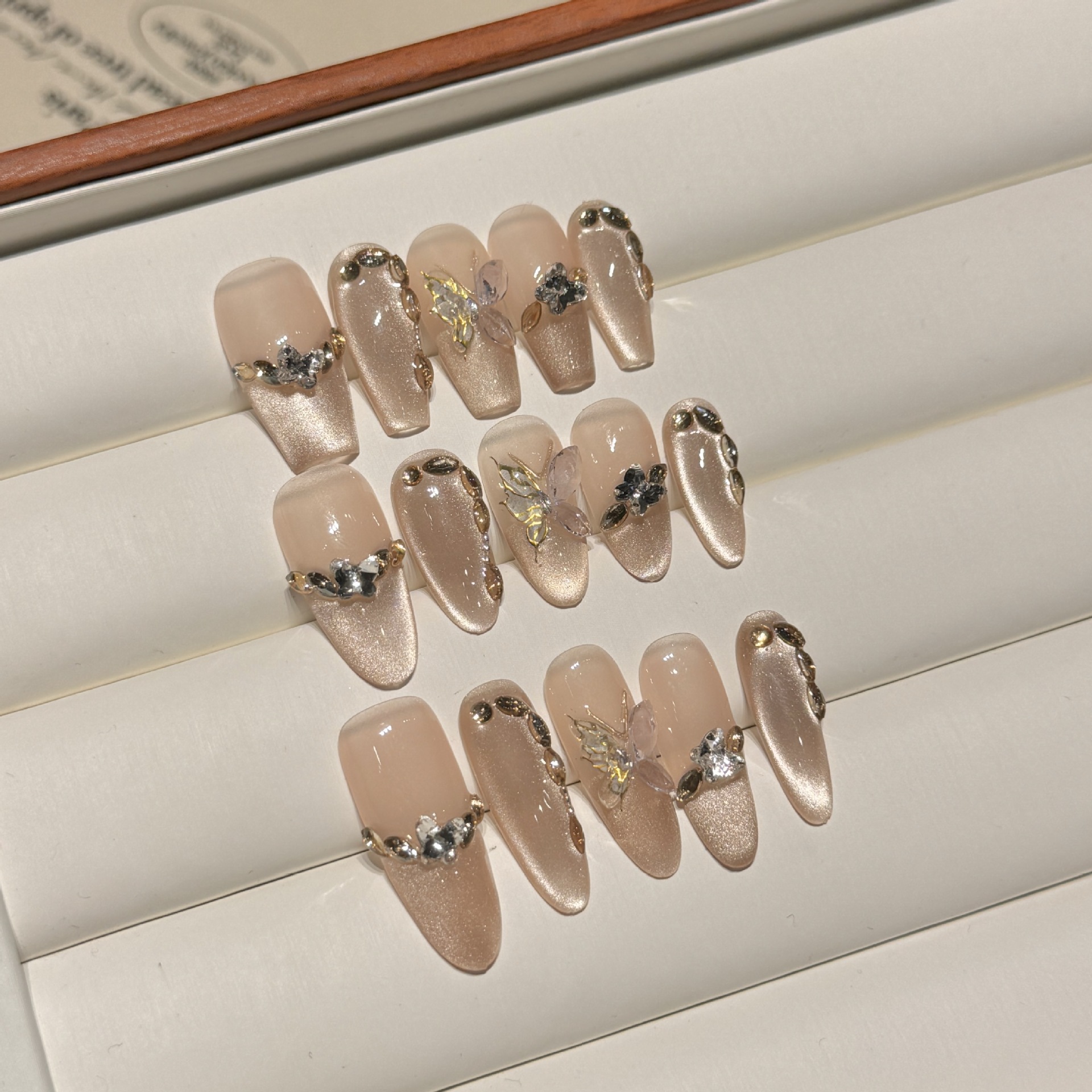 77枯叶蝶纯手工穿戴甲气质香槟法式猫眼轻奢高级美甲假指甲