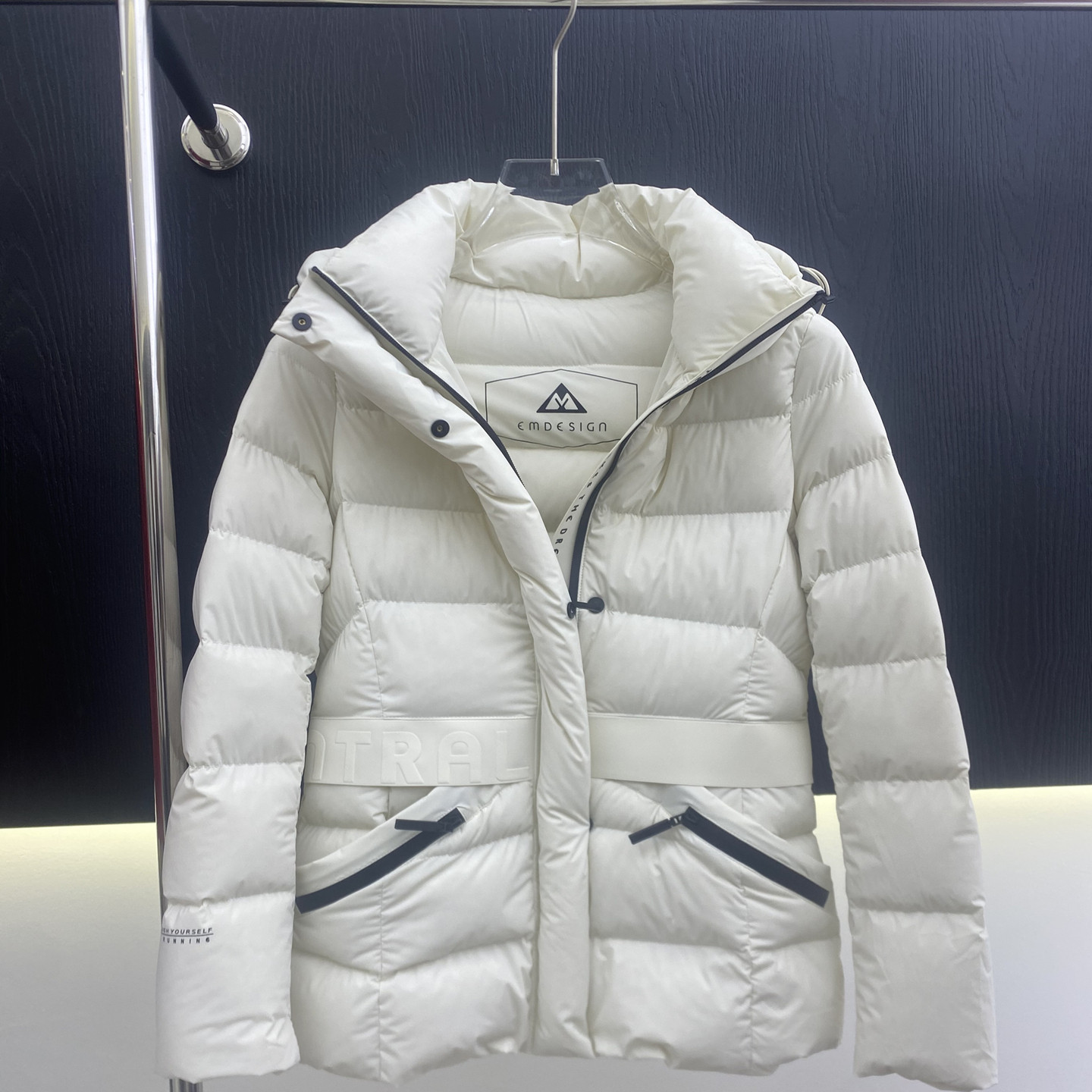 连帽大口袋收腰显瘦保暖羽绒服女