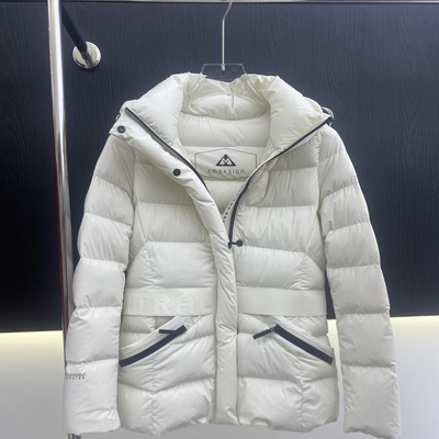 连帽大口袋收腰显瘦保暖羽绒服女