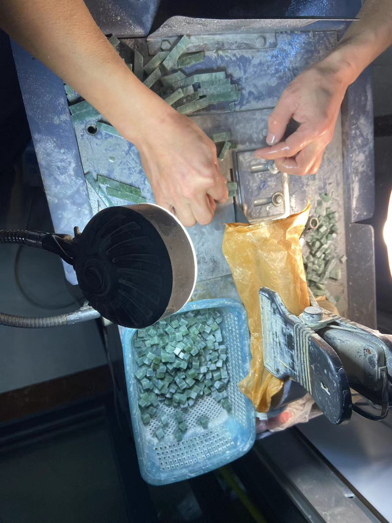 鑫玉玉器坊珠宝翡翠首饰一手货源