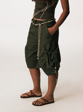 CONP 25SS 橄榄绿茧形剪裁抽褶口袋六分中裤