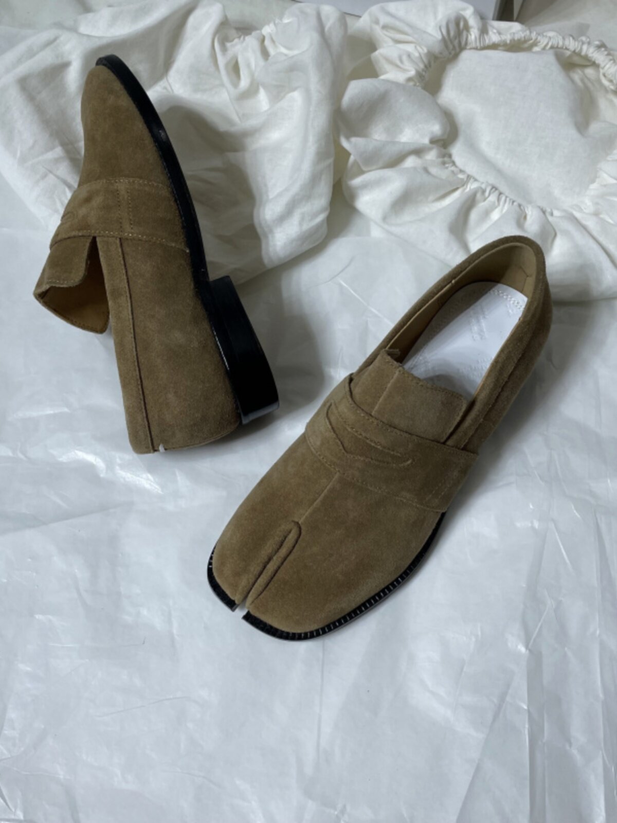 무광 남성화 족족화 갈색 편자 족발 및 양발 플랫솔 소스웨이드 남녀 동일 스타일의 버선 스플릿 슈즈