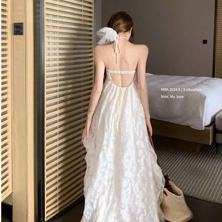 海边度假风露背挂脖连衣裙沙滩裙女早春带胸垫A字裙纯欲镂空长裙