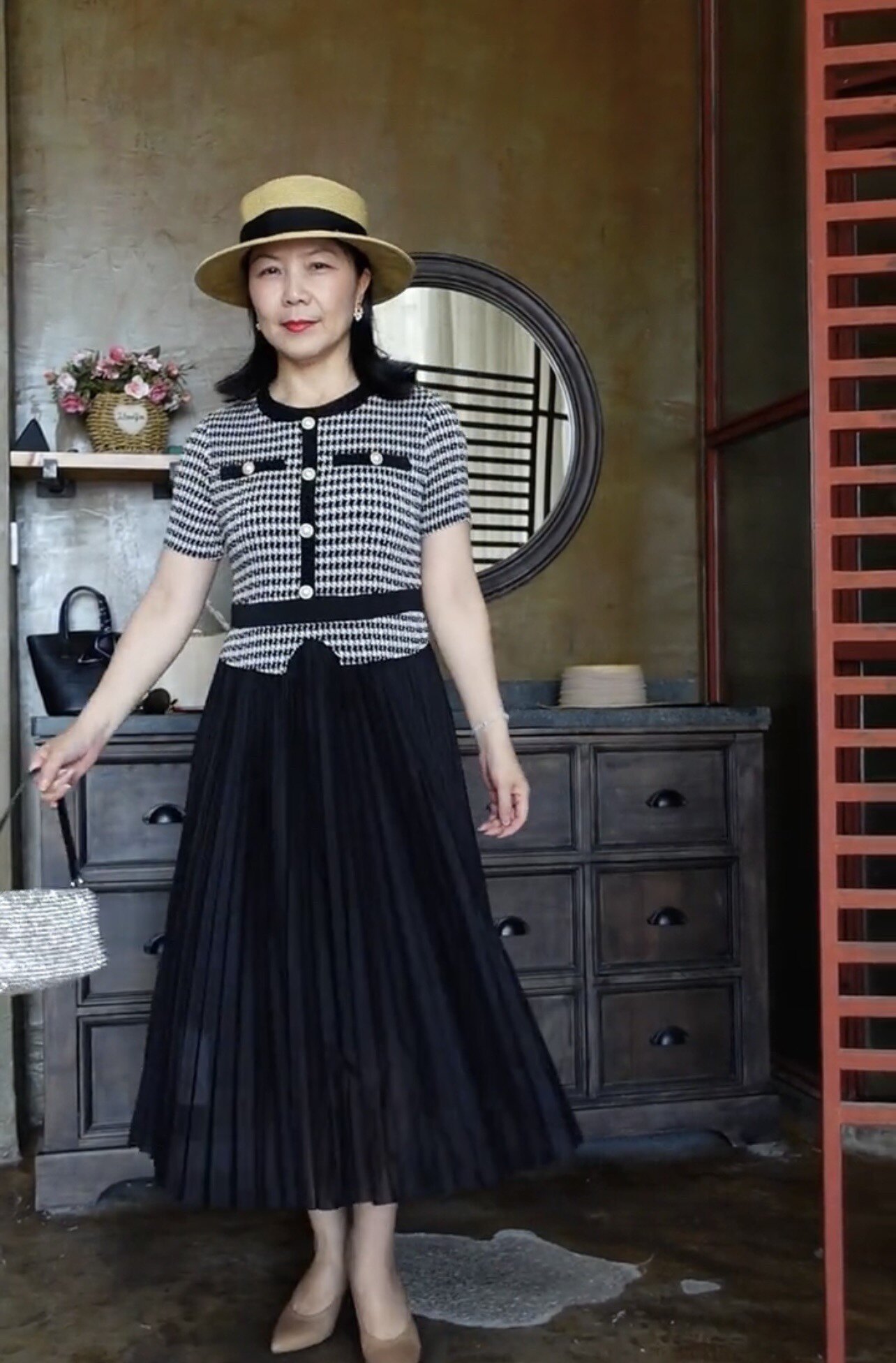 春季新款时尚千鸟格褶皱连衣裙女中长款显瘦宽松圆领裙子妈妈装