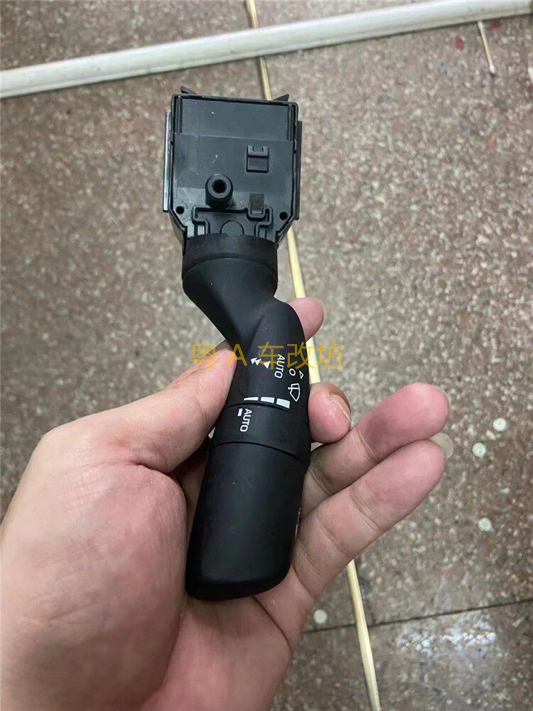 陆放塞纳威枫汉兰达后雨刮手柄AU