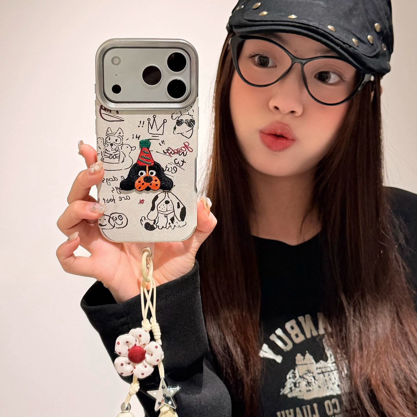 趣味卡通刺绣狗狗插画适用苹果17promax手机壳新款彩绘iphone16pro时尚高级感15硅胶女14带挂绳13防摔保护套,3C数码配件,手机保护套/壳,淘宝优惠券,粉丝福利购,淘宝优惠卷