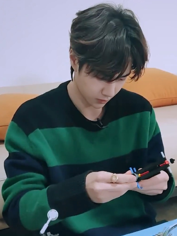 연예인 동스타일 남성용 겨울 따뜻한 배색 스트라이프 밑단 스웨터 청소년용 캐시미어 스웨터 남학생용 라운드넥