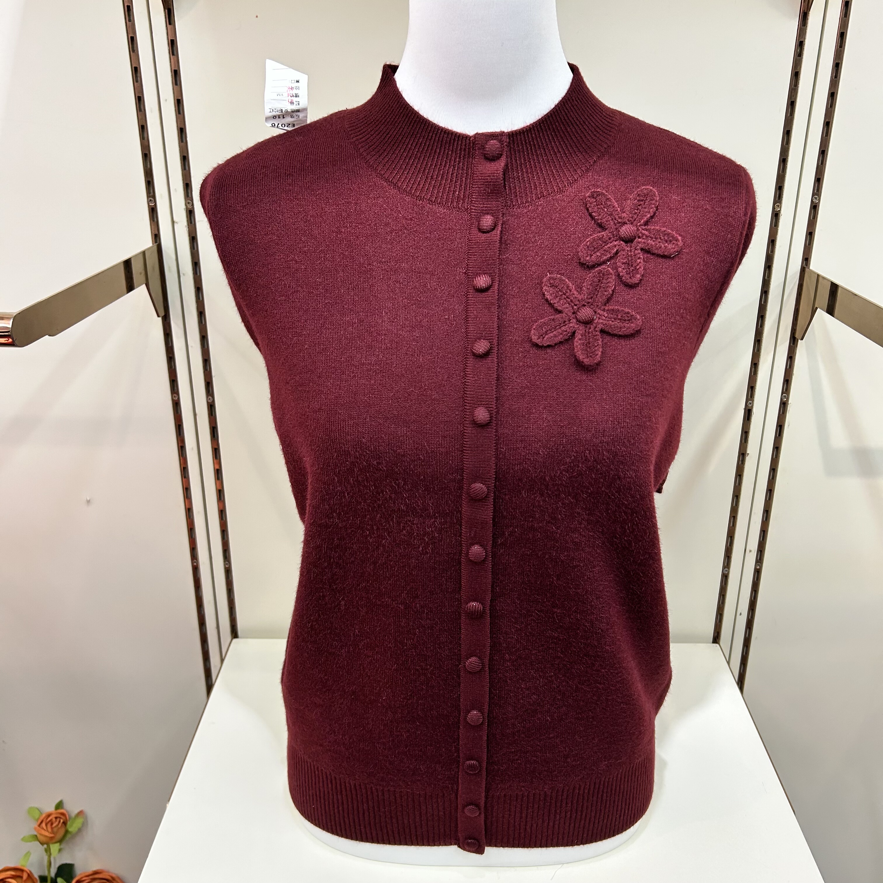 2025妈妈冬装v领加绒加厚宽松打底衫遮肚上衣中老年毛衣加肥大码