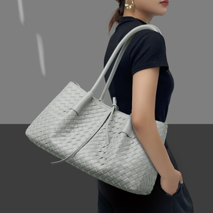 CCAMO包包女士2026新款夏季女款包包轻奢小众高级感真皮单肩大包