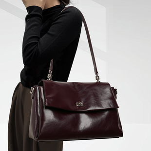 CCAMO包包女款2025巨好看包包轻奢小众高级感小个子真皮斜挎女包