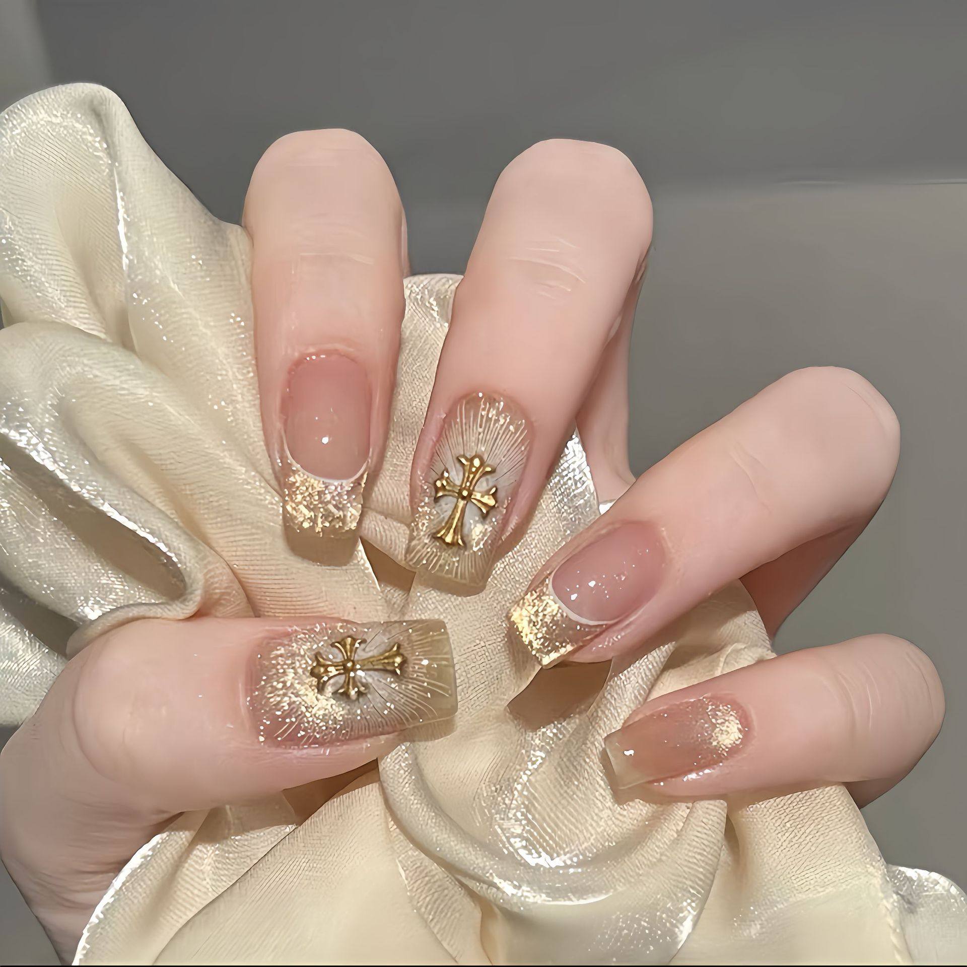 【十字圣约】纯手工穿戴甲欧美款高级感粉亮面金属风美甲贴片秋冬,彩妆/香水/美妆工具,穿戴甲/甲片,淘宝优惠券,粉丝福利购,淘宝优惠卷