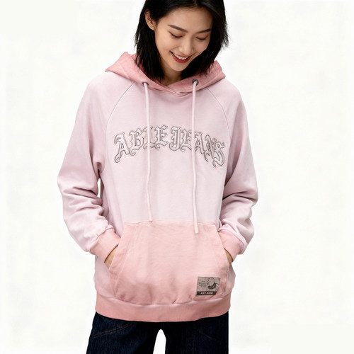 小熊维尼联名款女士连帽印花卫衣
