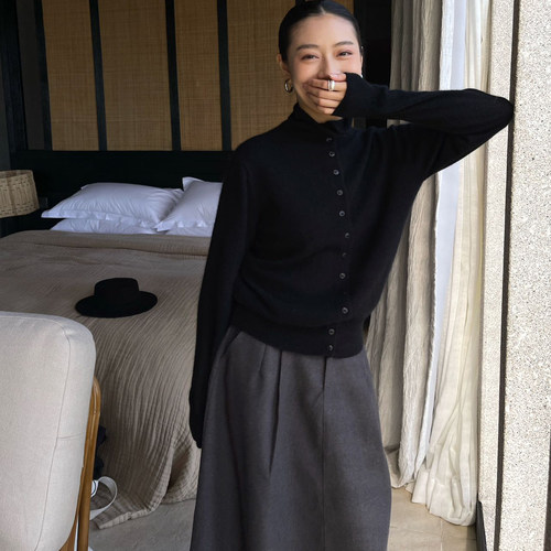 高级感黑色高领毛衣开衫女秋冬2025新款巨好看内搭打底针织衫上衣
