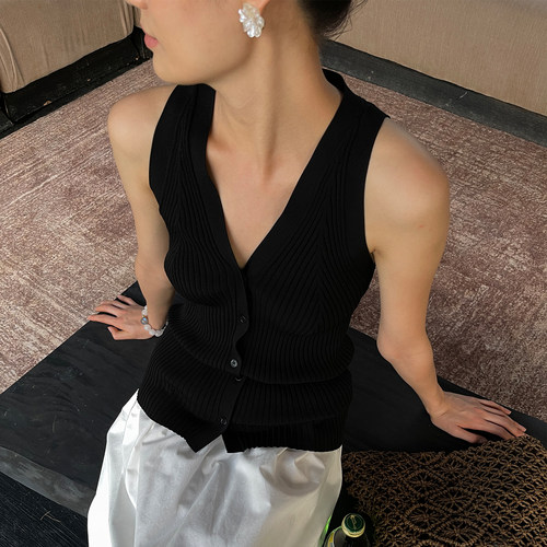 PURITYYH黑色复古2025夏季显瘦V领开衫马甲高级感修身无袖背心女