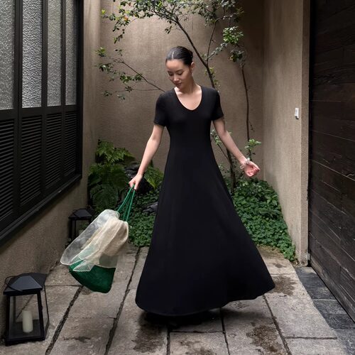 PURITY YR简约气质黑色立体剪裁拼接鱼骨线收腰遮胯显瘦连衣裙女