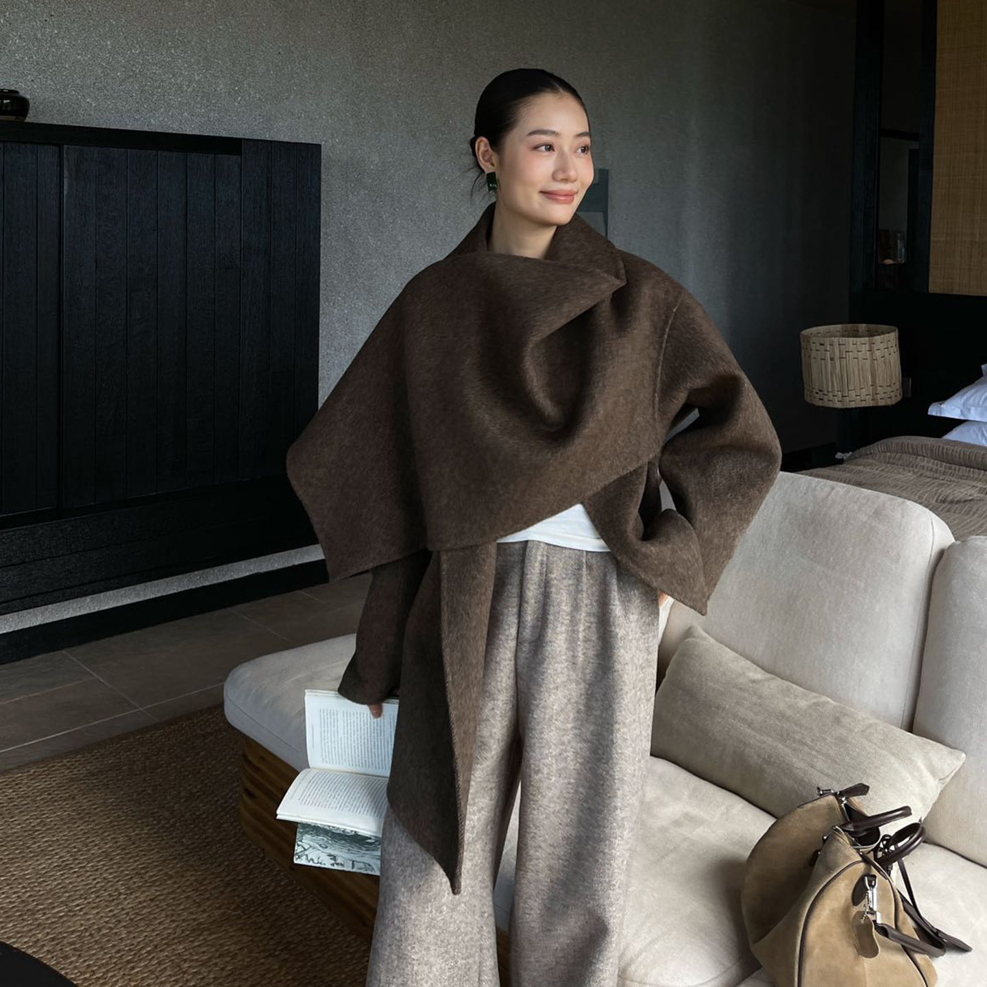 2025冬季新款牦牛绒羊毛双面呢大衣女型感围巾披肩中长款毛呢外套