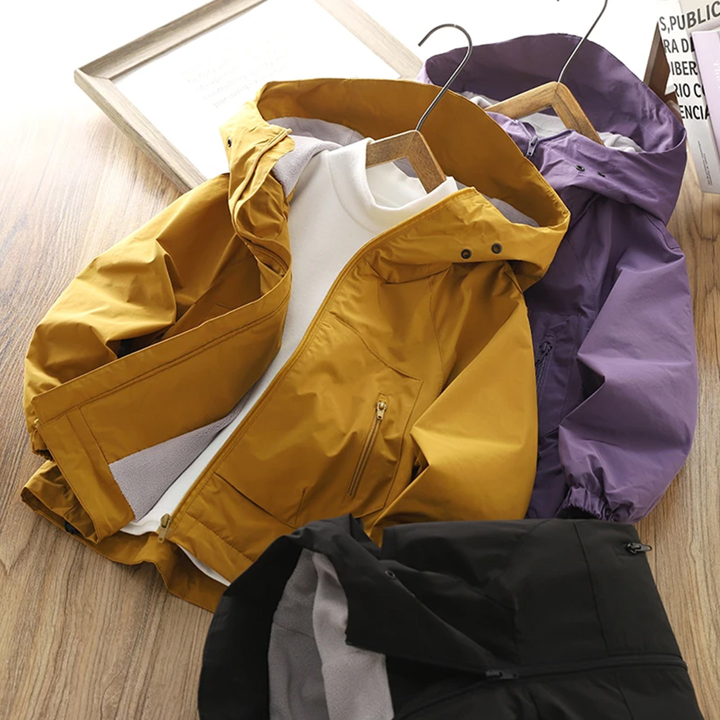 男童加绒外套2025秋冬装儿童帅气纯色保暖连帽冲锋衣大童休闲上衣