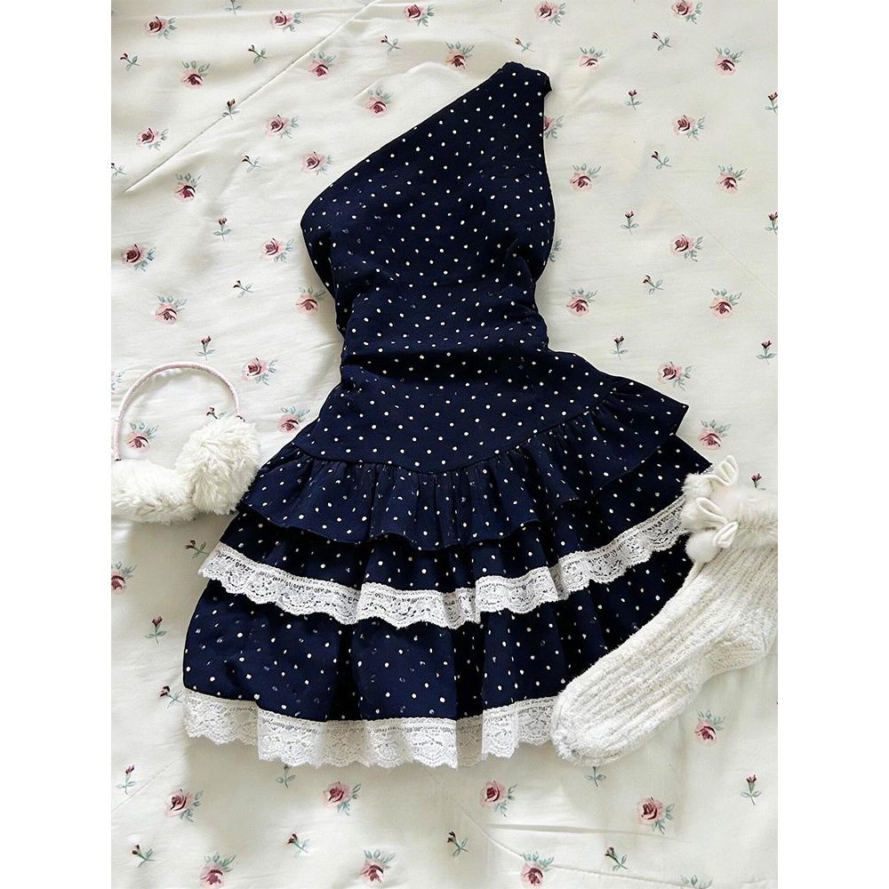 点点繁星 夏季新款韩系财阀千金古着vintage设计感斜肩波点连衣裙