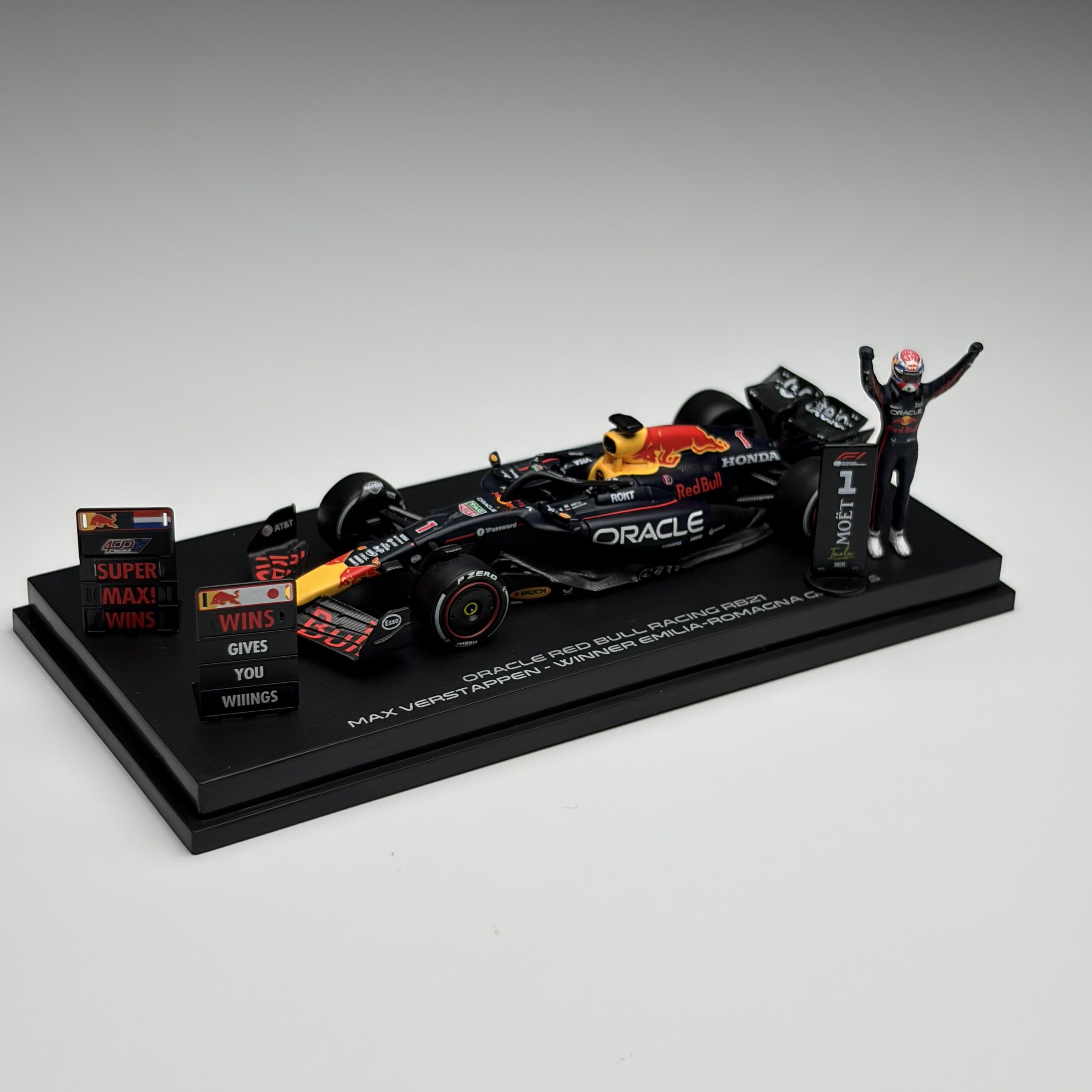 Minichamps迷你切 1:64 红牛RB21维斯塔潘罗马涅冠军汽车模型图片