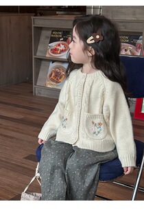 女童毛衣开衫2026春秋冬款学院风刺绣口袋针织衫毛衣领开衫外套