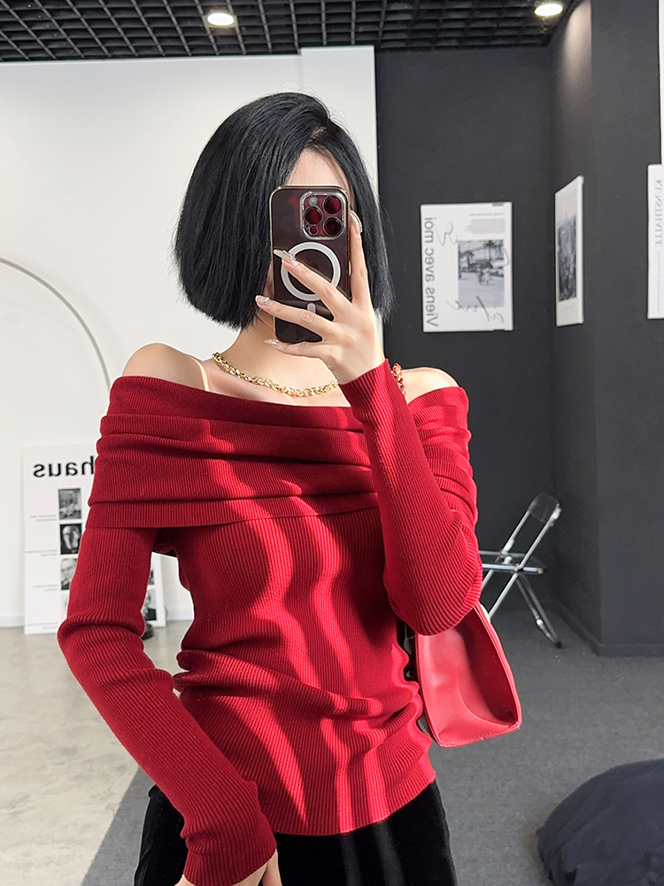 露肩性感港风套头一字领针织衫