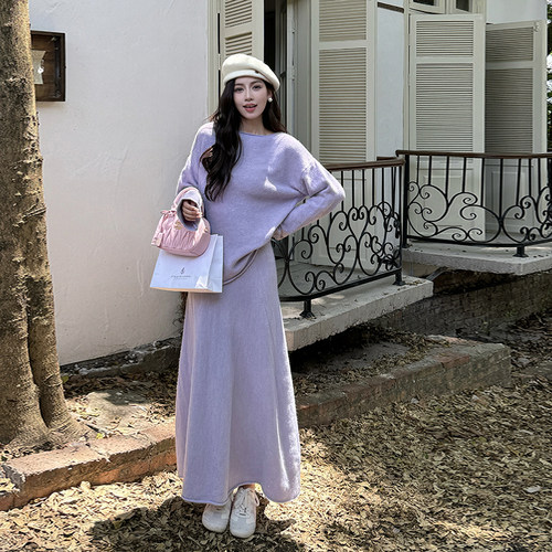 宽松套头毛衣+半身裙针织套装