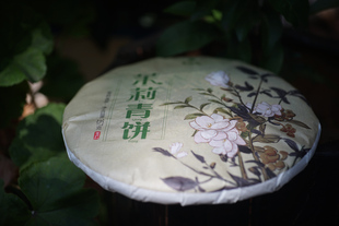 龙润茉莉青饼2020年生茶云南普洱临沧茶专卖店网店直销陈宝国代言