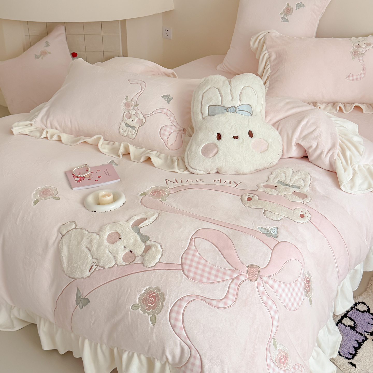 蝴蝶结兔子卡通刺绣牛奶绒四件套