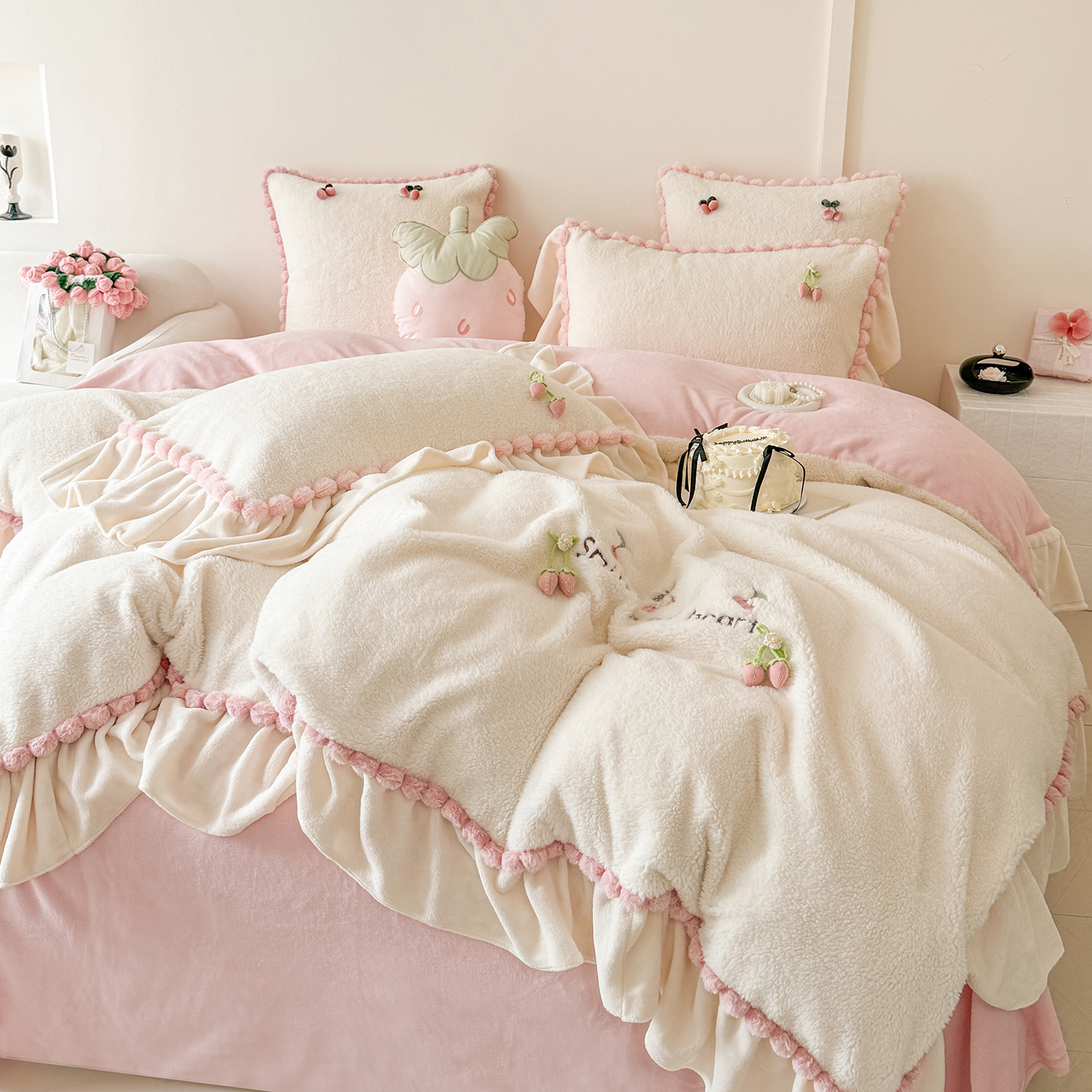 公主风草莓吊坠保暖牛奶绒四件套