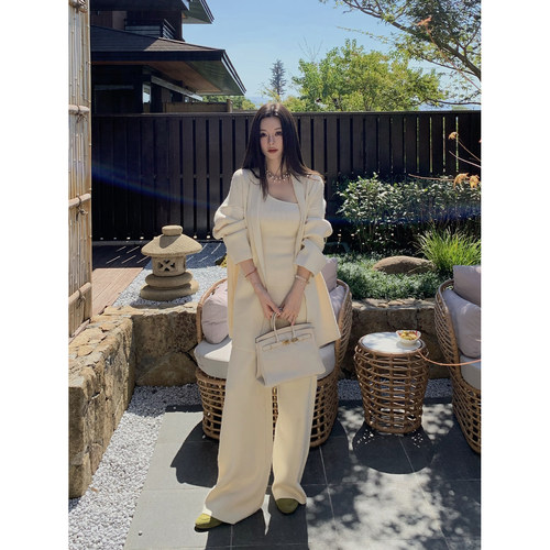 11/11 10AM 徐琳 设计师款斜肩挖口亲肤绒针织上衣长裤开衫三件套