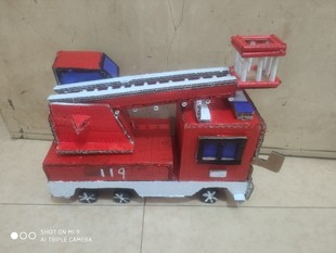 纸箱板废物利用幼儿园手工制作消防车 科学小发明学生比赛