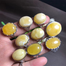 天然蜜蜡戒指 活口女款 鸡油黄 大戒面 微杂 随机发货 J234