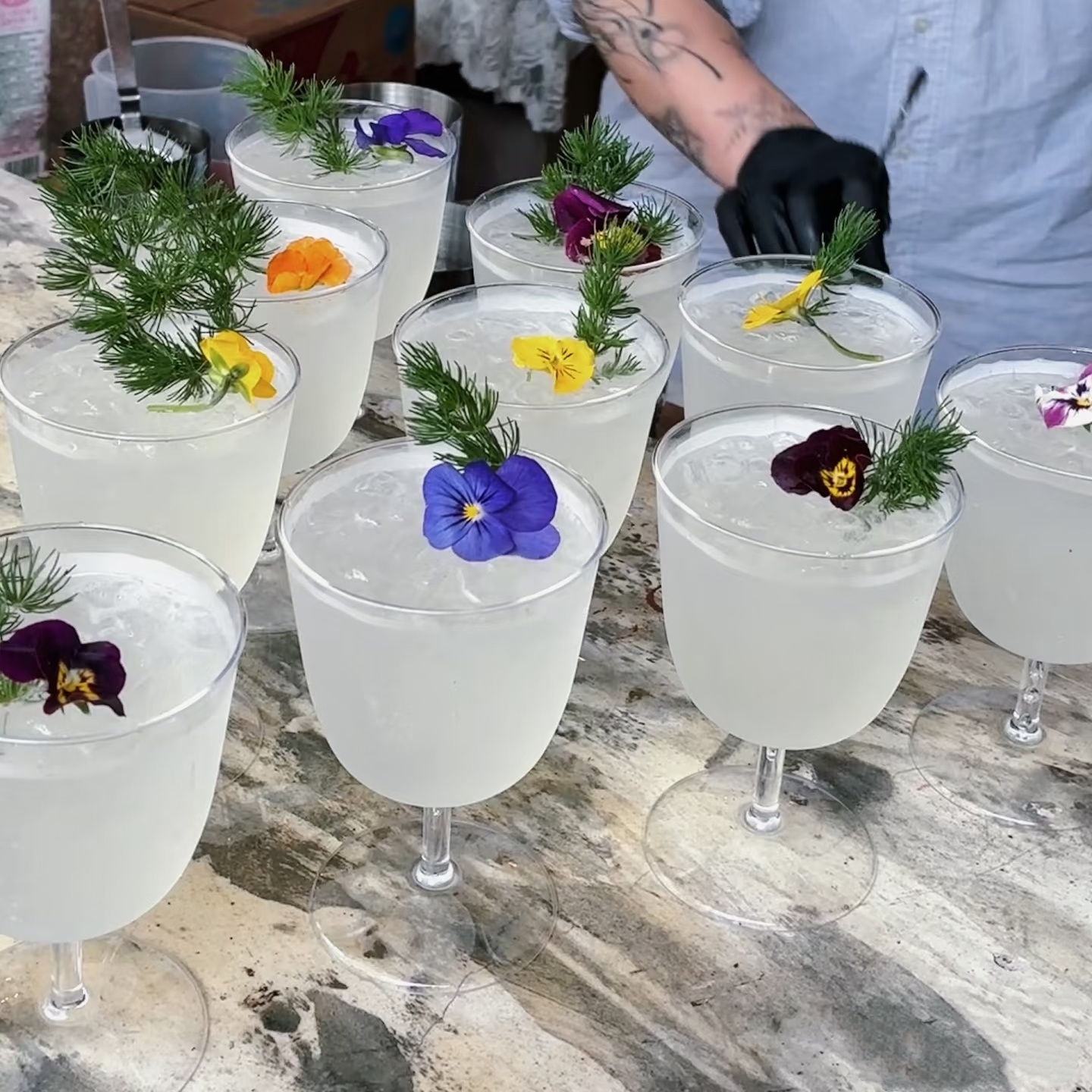 高脚红酒香槟杯一次性PS航空杯硬塑料杯子加厚透明创意饮料杯